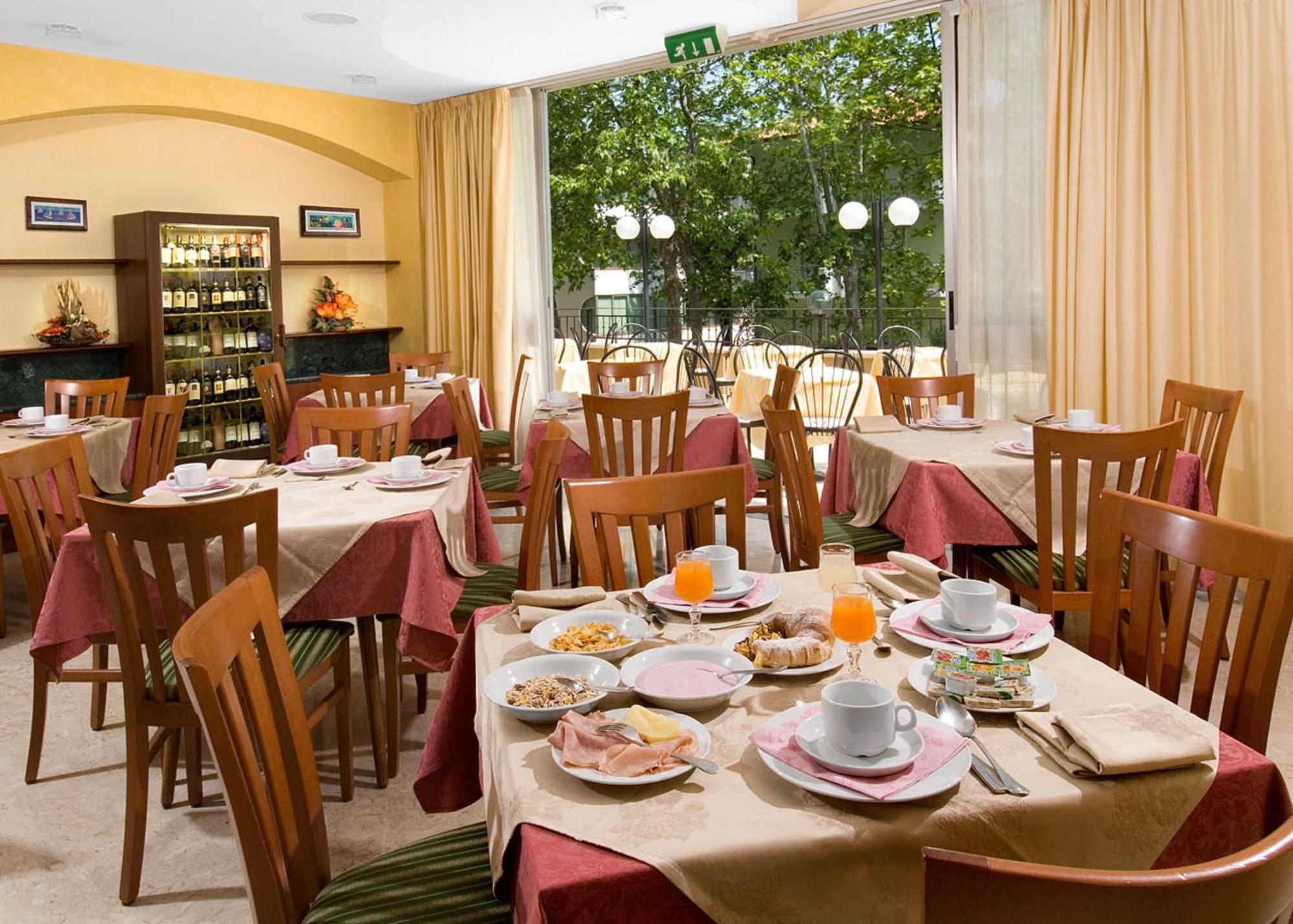 Hotel Savoia Cesenatico Esterno foto