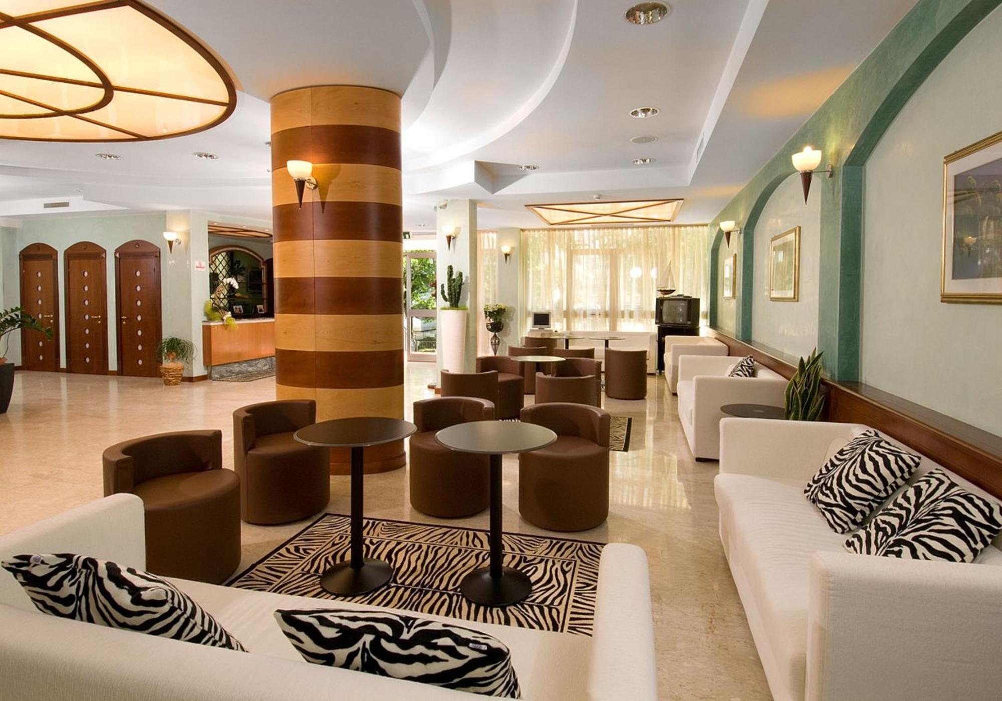 Hotel Savoia Cesenatico Esterno foto